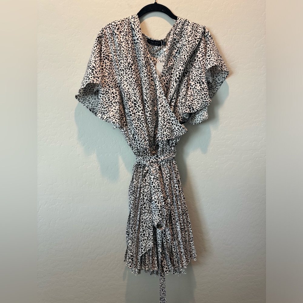 NWT In the Style White and Black Leopard Wrap Dress - 22